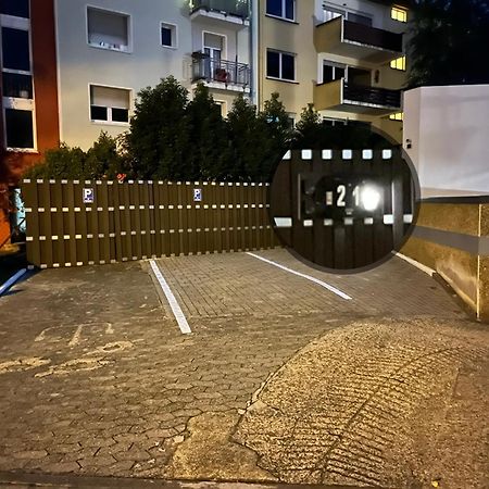 Living At Saarpartments -Adults Only- 2 Bedroom, Netflix - Business & Holiday Apartments For Long- And Short Term Stay, 3 Min To Train Station, Secure E-Bike Parking! Saarbrücken Exteriör bild
