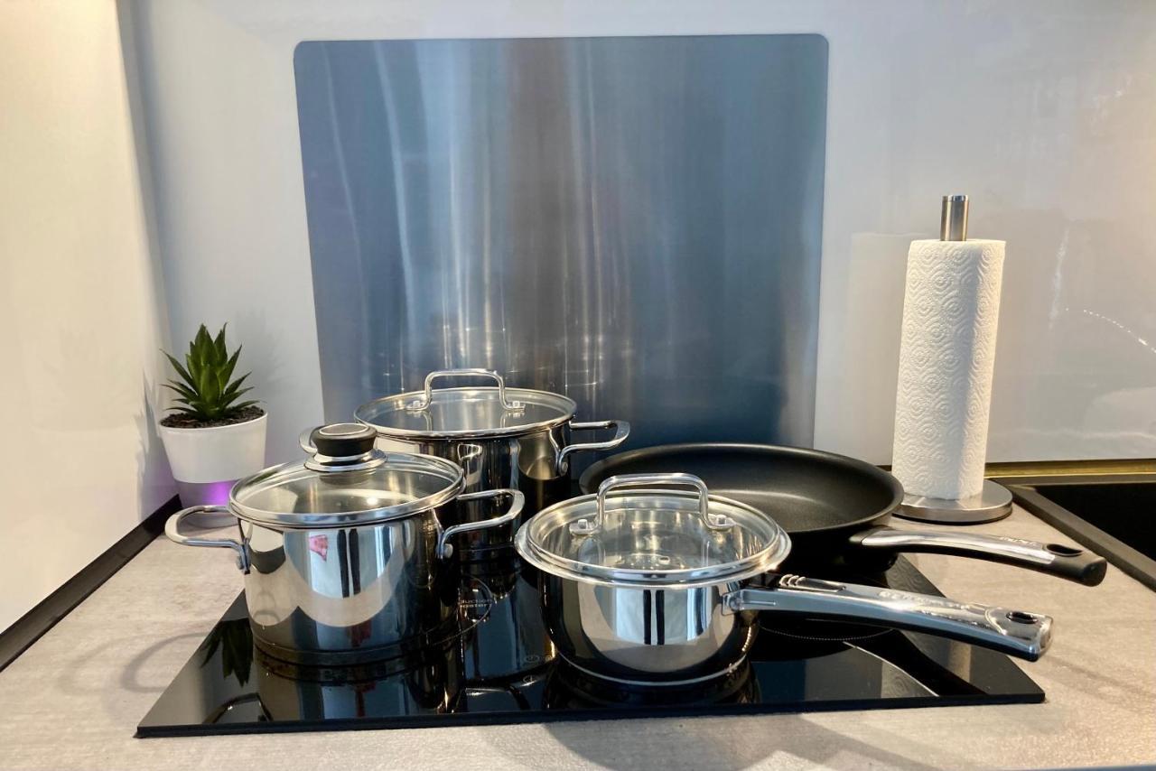 Living At Saarpartments -Adults Only- 2 Bedroom, Netflix - Business & Holiday Apartments For Long- And Short Term Stay, 3 Min To Train Station, Secure E-Bike Parking! Saarbrücken Exteriör bild